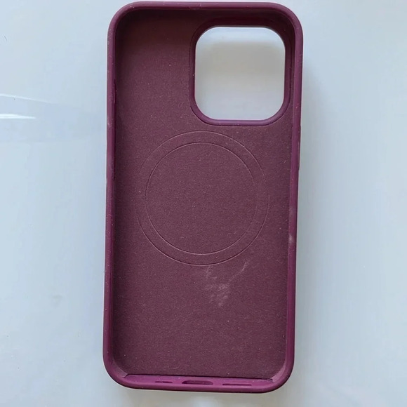 iPhone 14 Pro silicone case - Picture 2 of 6